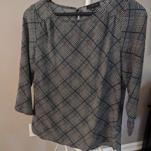 The Limited 3/4 Sleeve Shirt- Size Small